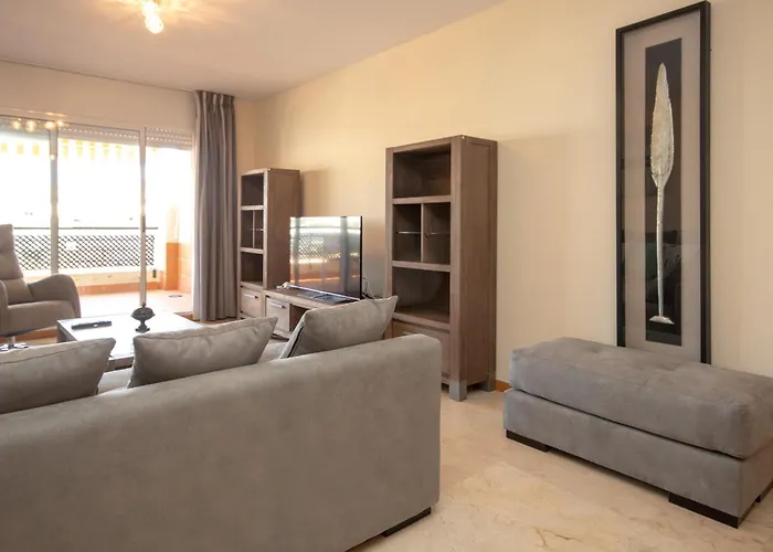 Spacious Penthouse Guadalmina, San Pedro 아파트 *