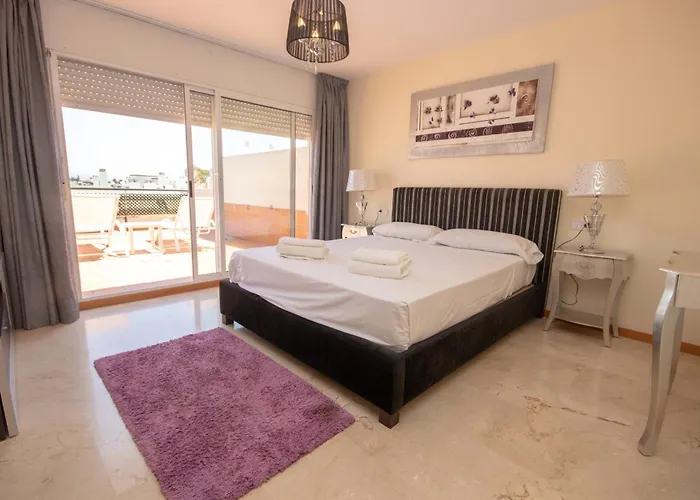 Spacious Penthouse Guadalmina, San Pedro 아파트 *