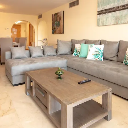 Spacious Penthouse Guadalmina, San Pedro * 马尔韦利亚